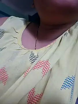 Snapshot of sexyindi_couple chatting on 03-02-25, 05:44 sexyindi couple online show from 03-02-25, 05:44