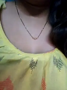 Snapshot of sexyindi_couple chatting on 03-05-25, 12:22 sexyindi couple online show from 03-05-25, 12:22