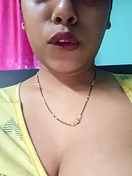 Snapshot of sexyindi_couple chatting on 03-21-25, 08:28 sexyindi couple online show from 03-21-25, 08:28