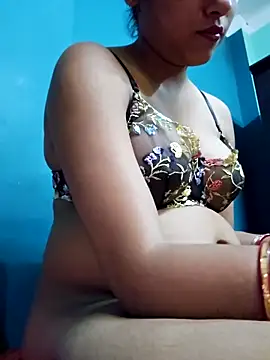 Snapshot of sexyindi_couple chatting on 10-02-25, 12:45 sexyindi couple online show from 10-02-25, 12:45