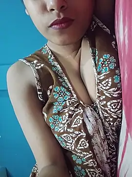Snapshot of sexyindi_couple chatting on 06-02-26, 07:32 sexyindi couple online show from 06-02-26, 07:32