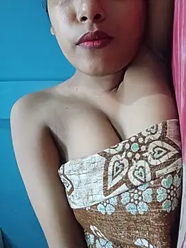 Snapshot of sexyindi_couple chatting on 06-07-26, 06:06 sexyindi couple online show from 06-07-26, 06:06