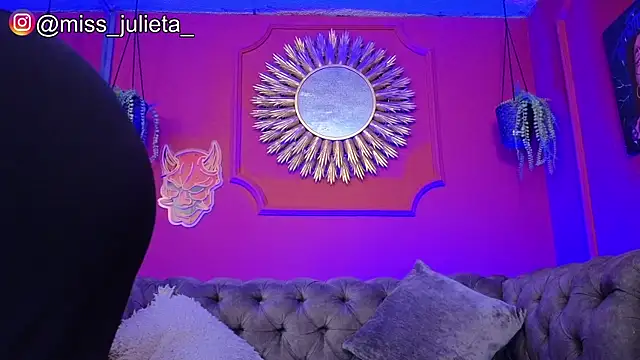 Julieta Russell online show from 05-18-26, 11:38