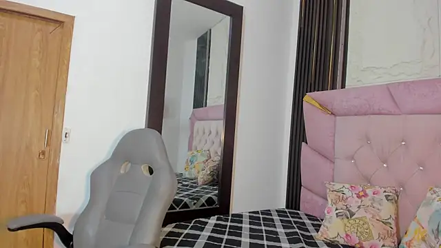 laurem-paulette online show from 11-07-25, 07:14