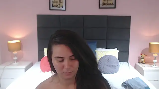 Snapshot of MadisonJenner chatting on 02-06-25, 05:40 MadisonJenner online show from 02-06-25, 05:40