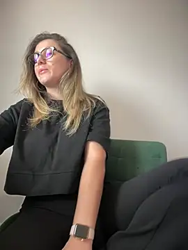 HotXMom online show from 03-12-25, 07:35