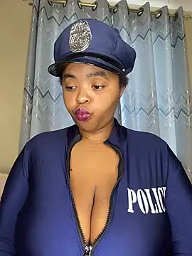 Linahlove online show from 02-28-26, 01:01