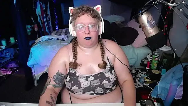 FatVeronica online show from 01-11-25, 04:38