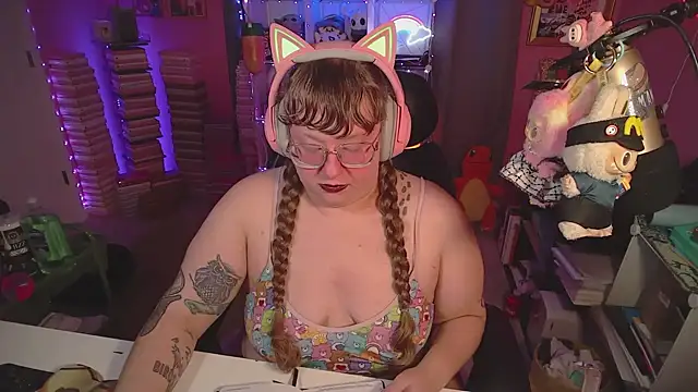 Snapshot of FatVeronica chatting on 06-22-26, 03:25 FatVeronica online show from 06-22-26, 03:25