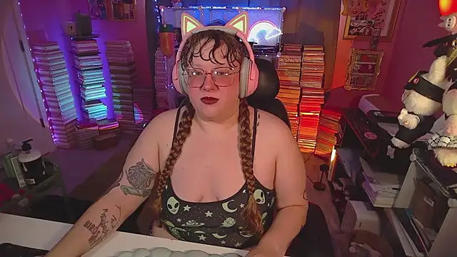 Snapshot of FatVeronica chatting on 07-04-26, 05:08 FatVeronica online show from 07-04-26, 05:08
