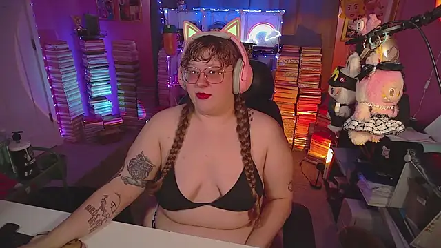 Snapshot of FatVeronica chatting on 07-08-26, 05:17 FatVeronica online show from 07-08-26, 05:17