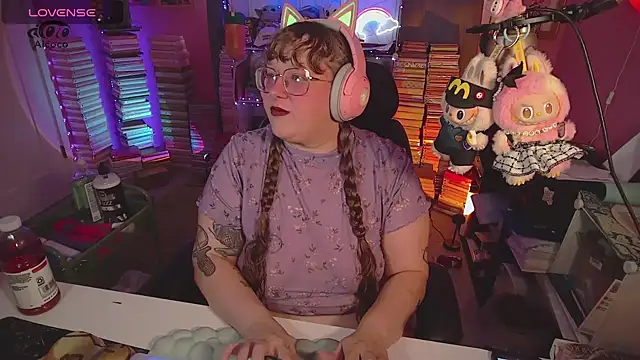 Snapshot of FatVeronica chatting on 07-26-26, 05:20 FatVeronica online show from 07-26-26, 05:20