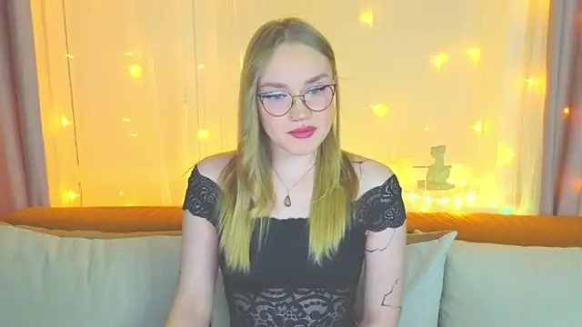 Aurora Golden1 online show from 01-31-25, 03:44