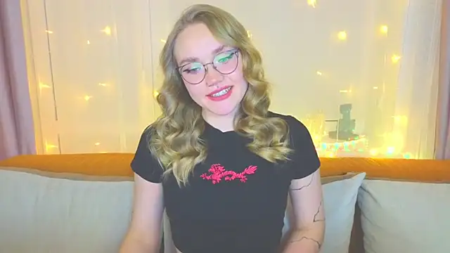 Aurora Golden1 online show from 02-04-25, 05:12