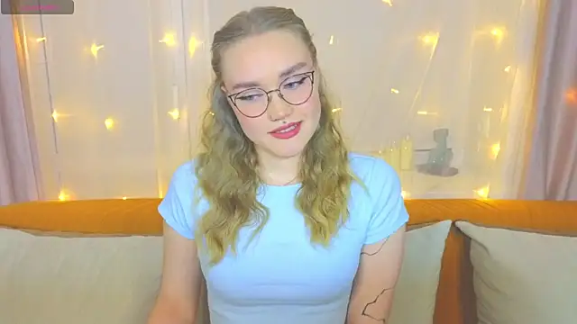 Aurora Golden1 online show from 02-25-25, 03:38