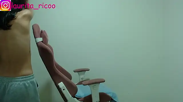 Snapshot of laurita_rico chatting on 12-24-24, 05:38 laurita rico online show from 12-24-24, 05:38