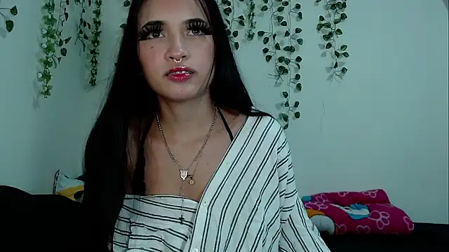 Snapshot of laurita_rico chatting on 09-17-25, 04:36 laurita rico online show from 09-17-25, 04:36