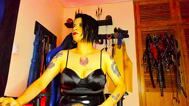 Snapshot of DominatrixBlue chatting on 03-14-25, 06:07 DominatrixBlue online show from 03-14-25, 06:07
