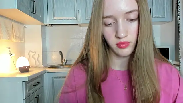 Snapshot of leslie_my_lovee chatting on 10-13-25, 07:03 leslie my lovee online show from 10-13-25, 07:03