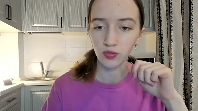 Snapshot of leslie_my_lovee chatting on 12-16-25, 06:46 leslie my lovee online show from 12-16-25, 06:46