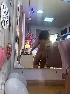 Snapshot of AlinaSweett chatting on 02-18-25, 02:05 AlinaSweett online show from 02-18-25, 02:05