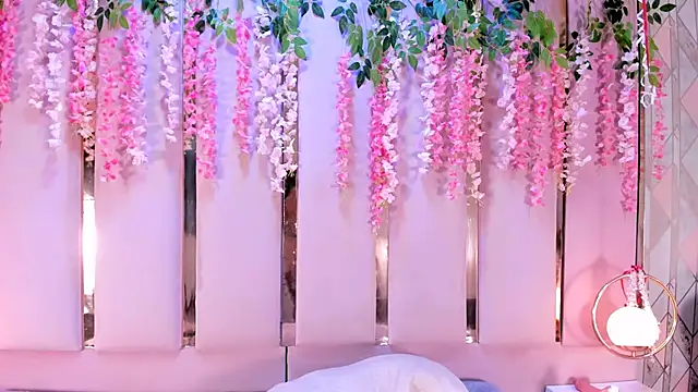 Snapshot of AlinaSweett chatting on 03-02-25, 10:48 AlinaSweett online show from 03-02-25, 10:48