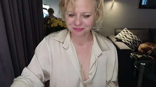 Snapshot of Gray_swann chatting on 02-19-25, 12:44 Gray swann online show from 02-19-25, 12:44