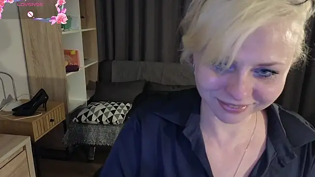 Snapshot of Gray_swann chatting on 03-22-25, 08:48 Gray swann online show from 03-22-25, 08:48