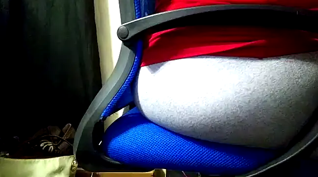 Snapshot of missthickness35_Pika chatting on 01-14-25, 01:36 missthickness35 Pika online show from 01-14-25, 01:36