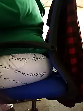 Snapshot of missthickness35_Pika chatting on 01-28-25, 01:49 missthickness35 Pika online show from 01-28-25, 01:49