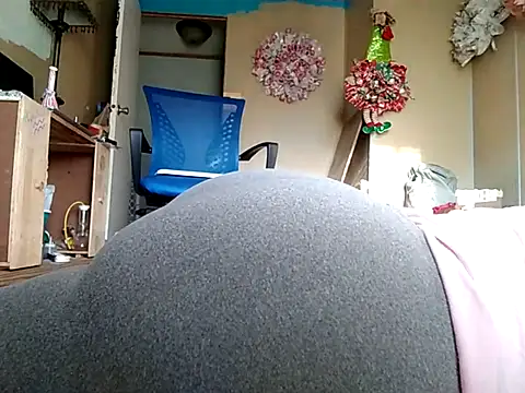 Snapshot of missthickness35_Pika chatting on 09-18-25, 01:24 missthickness35 Pika online show from 09-18-25, 01:24