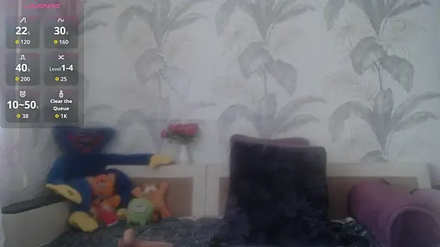 Snapshot of CamDiva113 chatting on 05-08-26, 01:44 CamDiva113 online show from 05-08-26, 01:44
