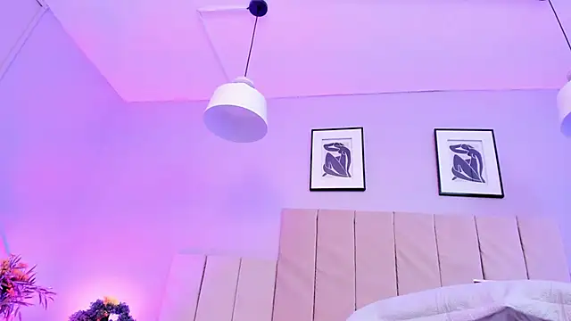 April bowie online show from 02-08-25, 03:21