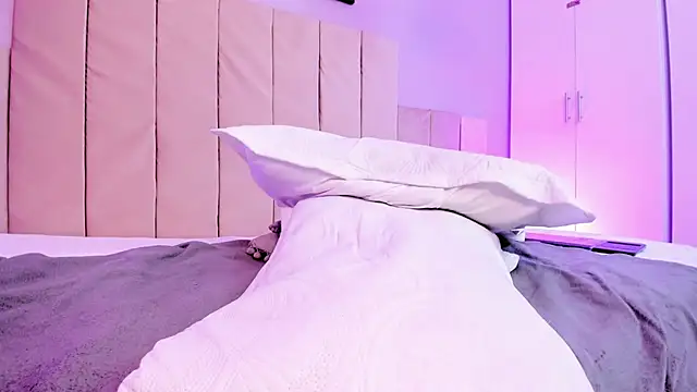 April bowie online show from 03-06-25, 03:24