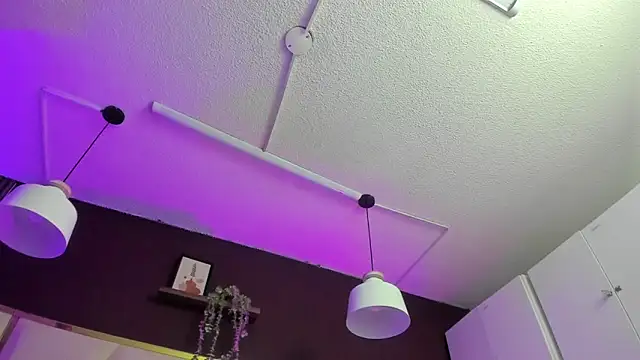 April bowie online show from 10-17-25, 11:02