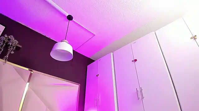 April bowie online show from 11-13-25, 11:20