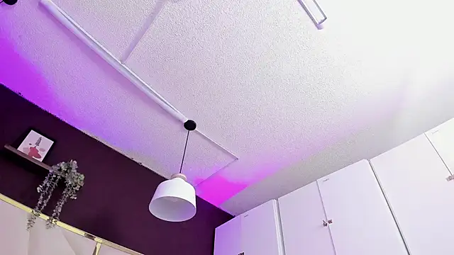 April bowie online show from 02-23-26, 12:02