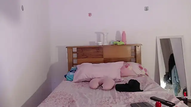  Camilla Castellar online show from 03-11-25, 11:48