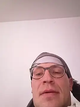 Kamien32 online show from 02-22-26, 06:35