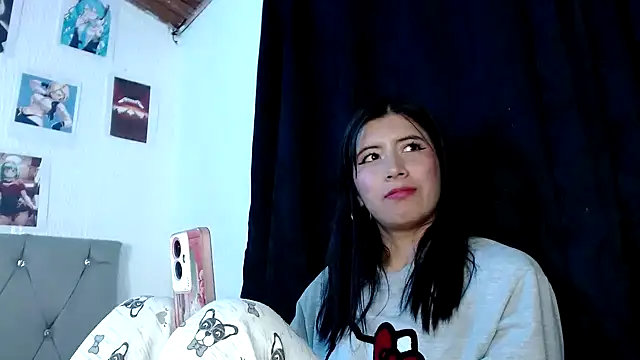 Snapshot of Yeimy_sweetf chatting on 01-15-25, 01:56 Yeimy sweetf online show from 01-15-25, 01:56