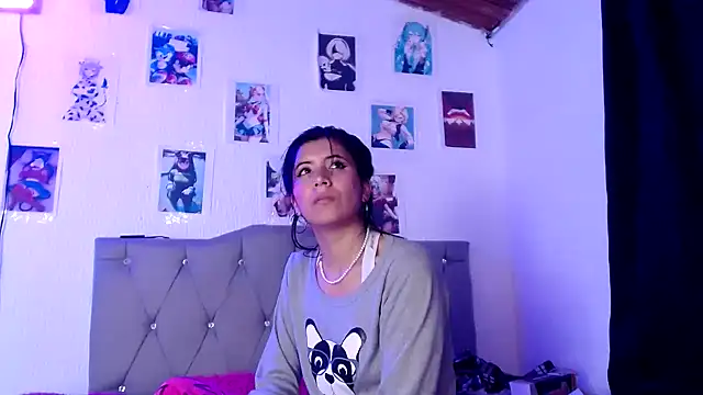 Snapshot of Yeimy_sweetf chatting on 01-16-25, 03:23 Yeimy sweetf online show from 01-16-25, 03:23