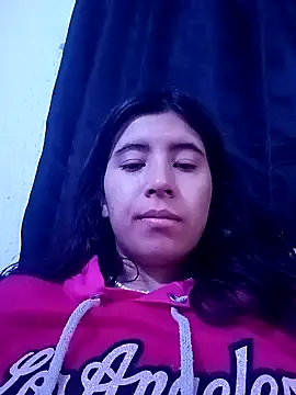 Snapshot of Yeimy_sweetf chatting on 01-20-25, 12:25 Yeimy sweetf online show from 01-20-25, 12:25