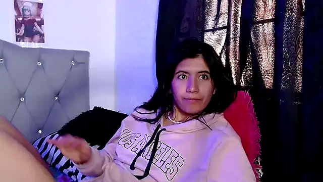 Snapshot of Yeimy_sweetf chatting on 01-22-25, 07:56 Yeimy sweetf online show from 01-22-25, 07:56