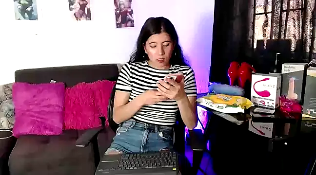 Snapshot of Yeimy_sweetf chatting on 02-02-25, 08:08 Yeimy sweetf online show from 02-02-25, 08:08