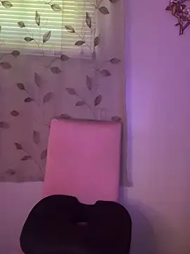 Snapshot of rayemillian chatting on 05-17-26, 02:24 rayemillian online show from 05-17-26, 02:24