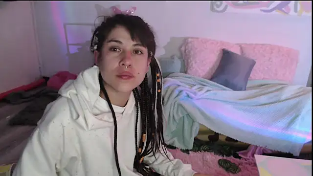 Snapshot of Hellen_dumont chatting on 06-18-26, 02:12 Hellen dumont online show from 06-18-26, 02:12