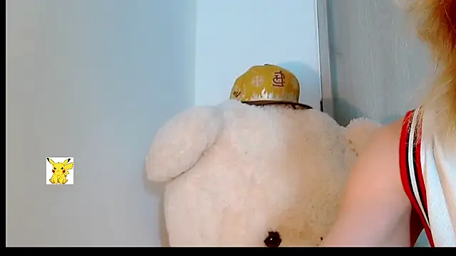 Snapshot of honey_skin chatting on 02-19-25, 12:35 honey skin online show from 02-19-25, 12:35