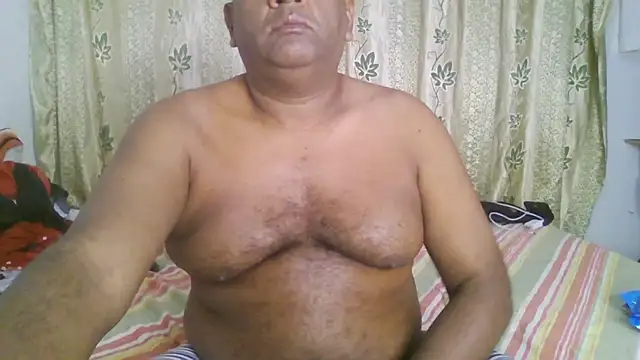 Snapshot of Beargryzzly chatting on 01-01-25, 06:38 Beargryzzly online show from 01-01-25, 06:38