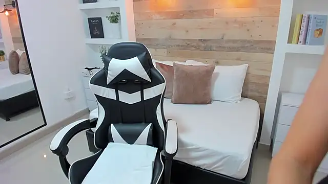 candy summer28 online show from 11-10-25, 07:24