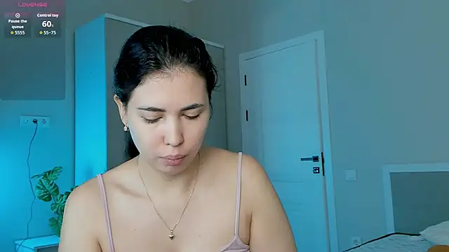 Snapshot of hoa_lan chatting on 09-17-25, 03:08 hoa lan online show from 09-17-25, 03:08